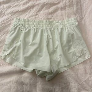 Athleta hustle 3” short size M